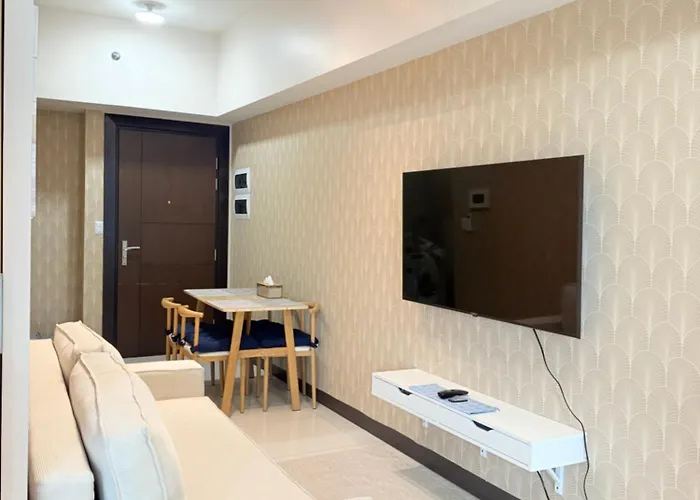Uptown Parksuites Tower 1